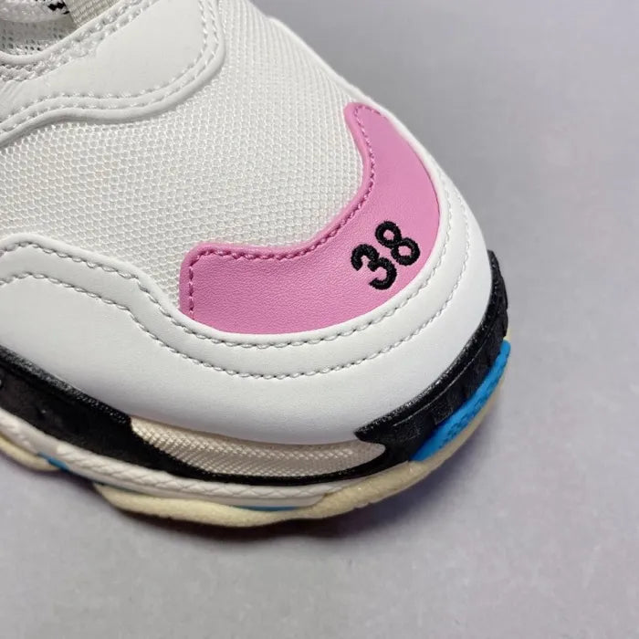 B - SNEAKERS