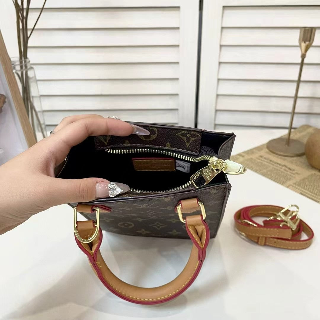 ميدالية مفاتيح 1 فولت-713