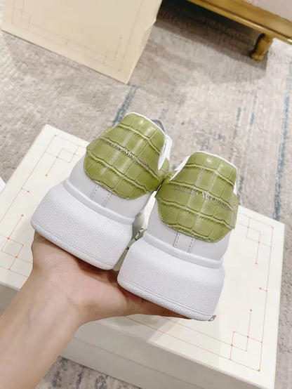 A - SNEAKERS