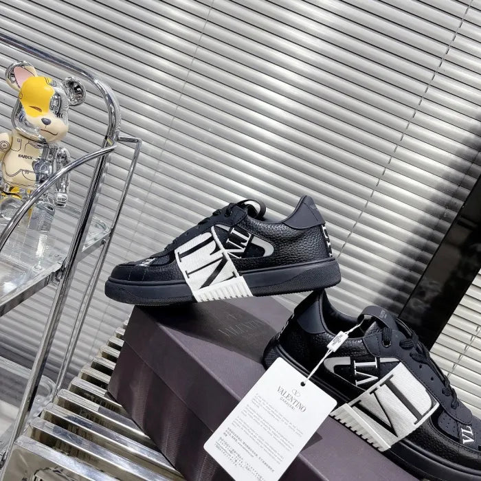 V - SNEAKERS
