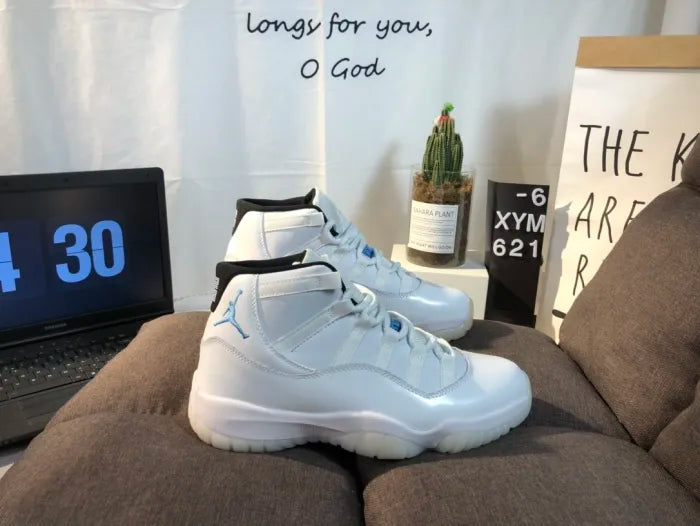 N - SNEAKERS