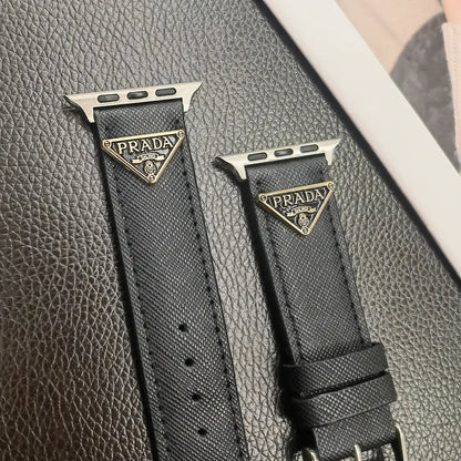 Tali Jam Tangan Kulit Apple Watch dengan Label Monogram Segitiga Ganda