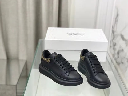 A - SNEAKERS