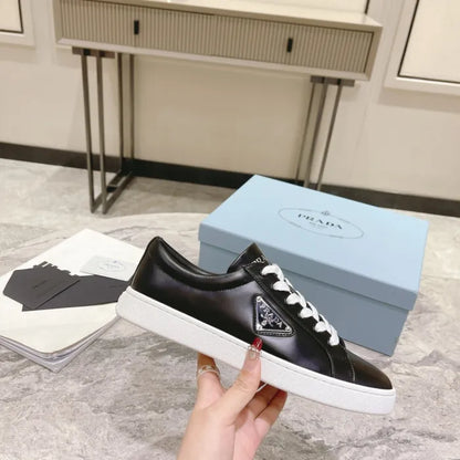 P - SNEAKERS