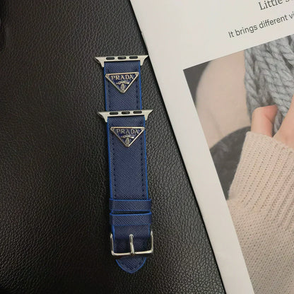 Tali Jam Tangan Kulit Apple Watch dengan Label Monogram Segitiga Ganda