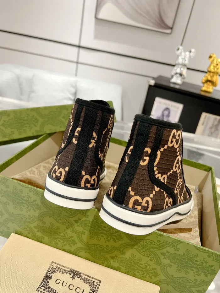 SNEAKERS 02