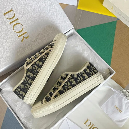 D - SNEAKERS