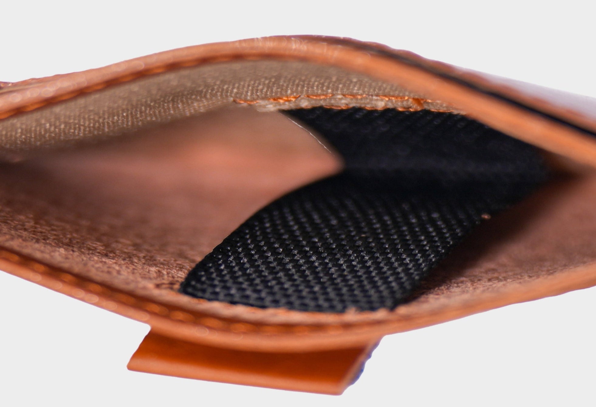 The Lurna Wallet - Pull to Pop