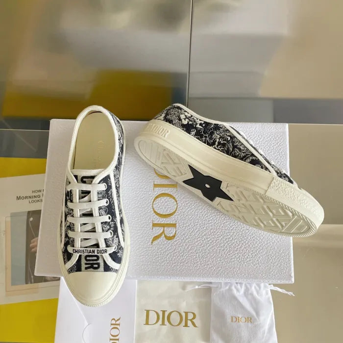 D - SNEAKERS