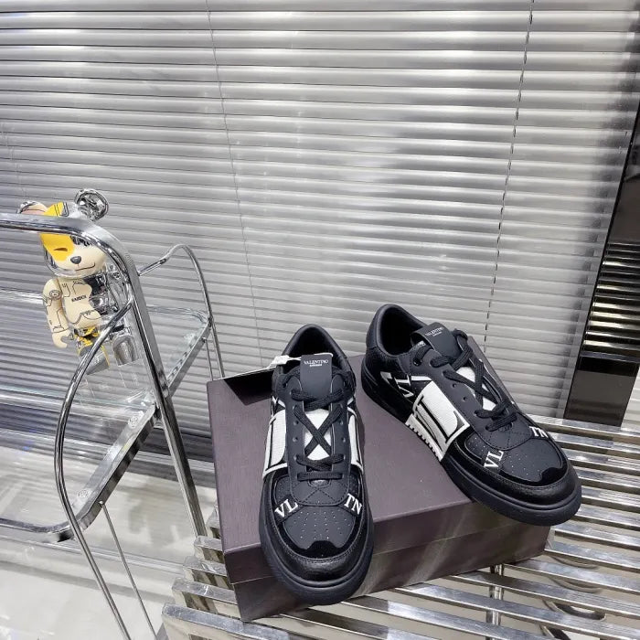 V - SNEAKERS