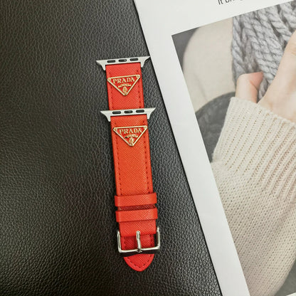 Tali Jam Tangan Kulit Apple Watch dengan Label Monogram Segitiga Ganda