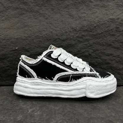 A - SNEAKERS