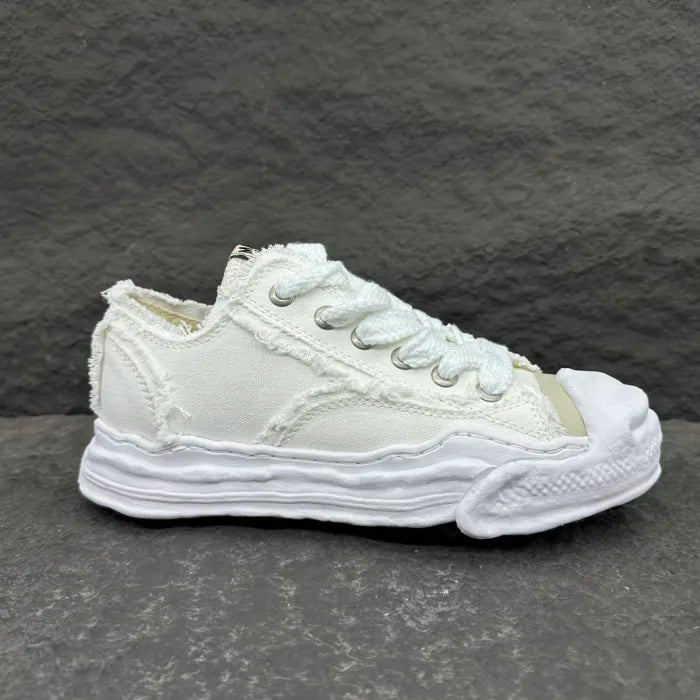 A - SNEAKERS