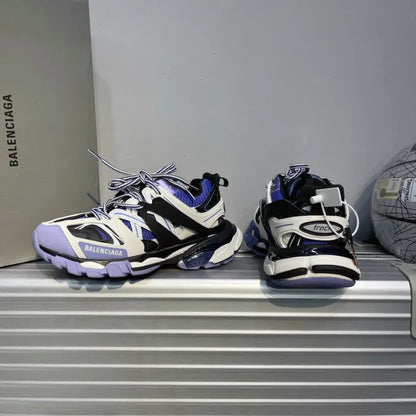 B - SNEAKERS