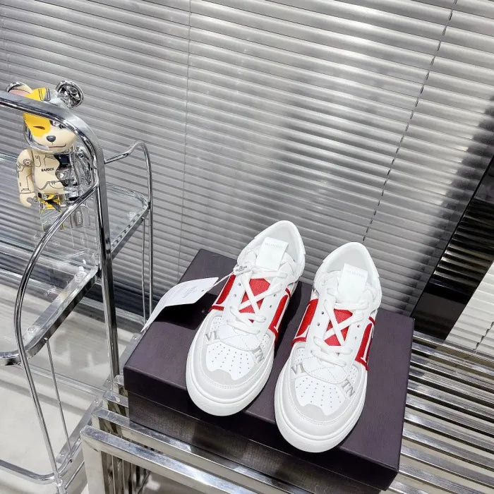 V - SNEAKERS