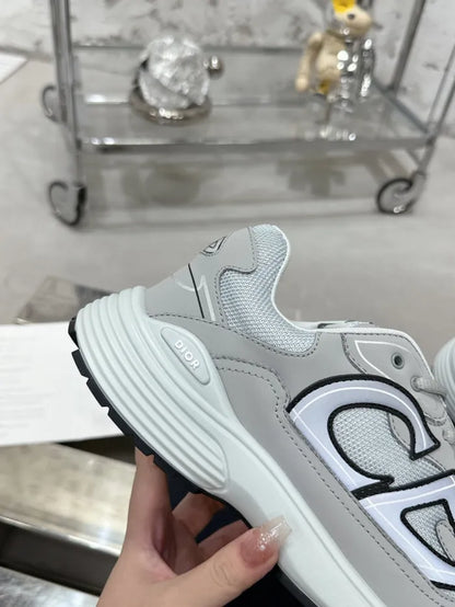 D - SNEAKERS