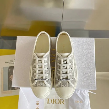D - SNEAKERS