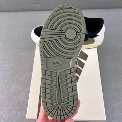 N - SNEAKERS