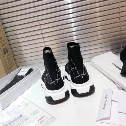 B - SNEAKERS