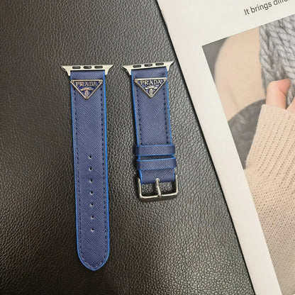 Tali Jam Tangan Kulit Apple Watch dengan Label Monogram Segitiga Ganda