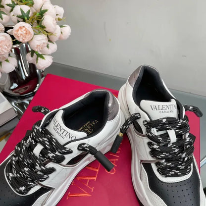 V - SNEAKERS