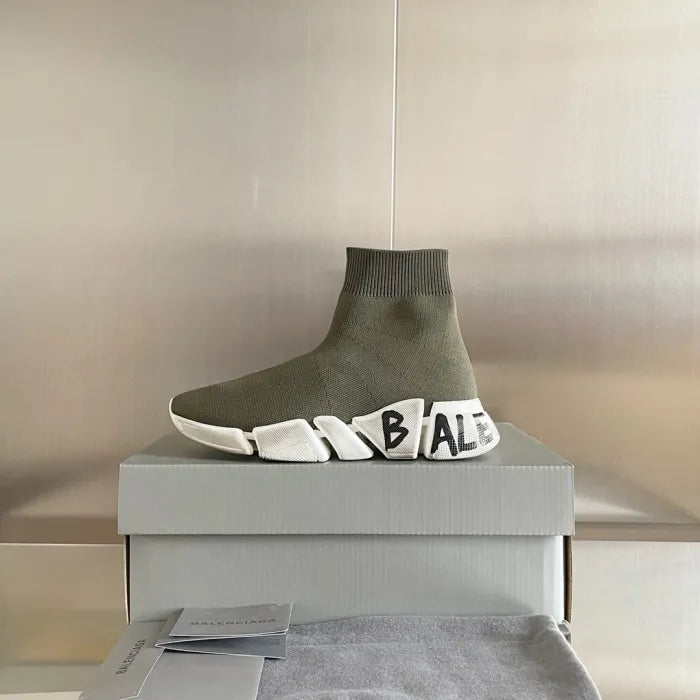 B - SNEAKERS