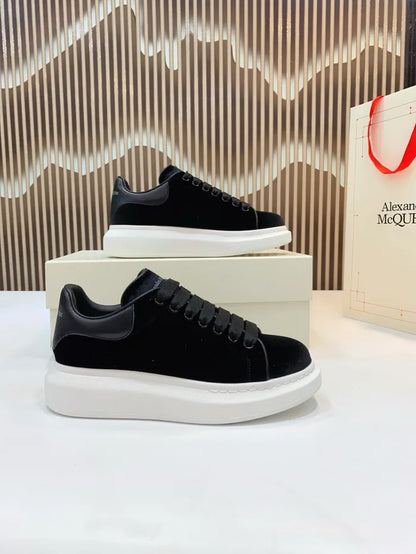 A - SNEAKERS