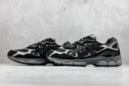 A - SNEAKERS