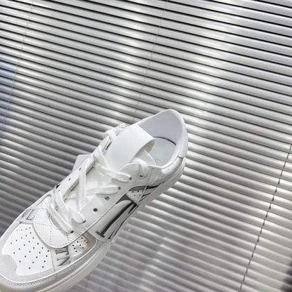 V - SNEAKERS