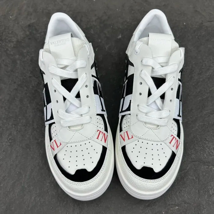 V - SNEAKERS