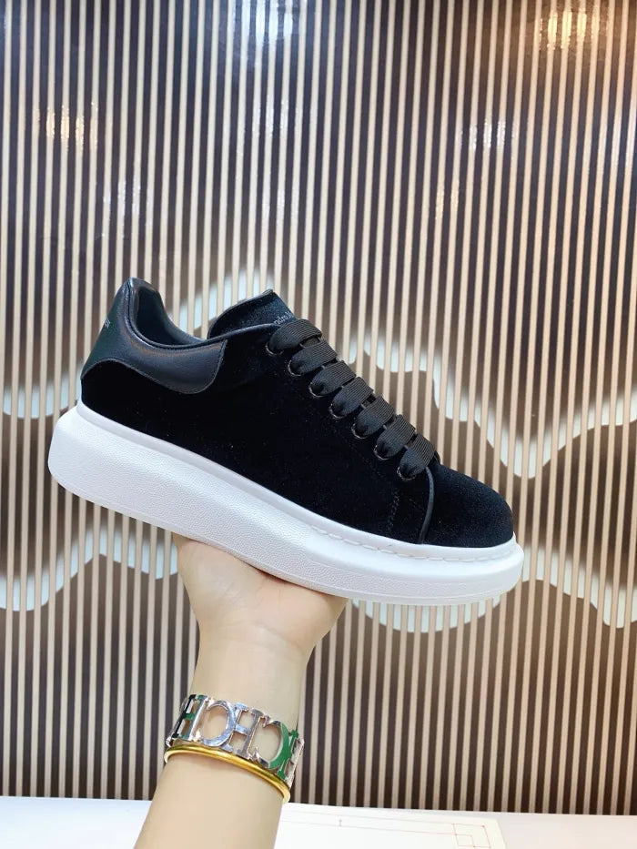 A - SNEAKERS
