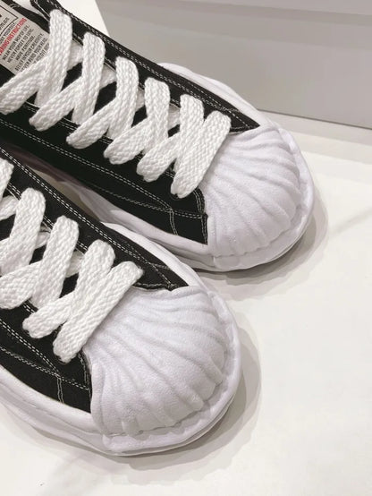 A - SNEAKERS