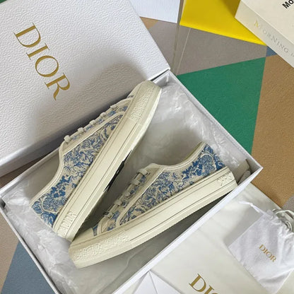 D - SNEAKERS