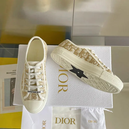 D - SNEAKERS