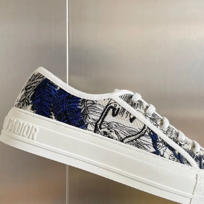 D - SNEAKERS