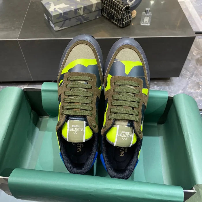 V - SNEAKERS