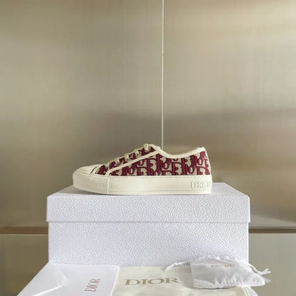 D - SNEAKERS