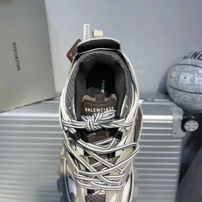 B - SNEAKERS