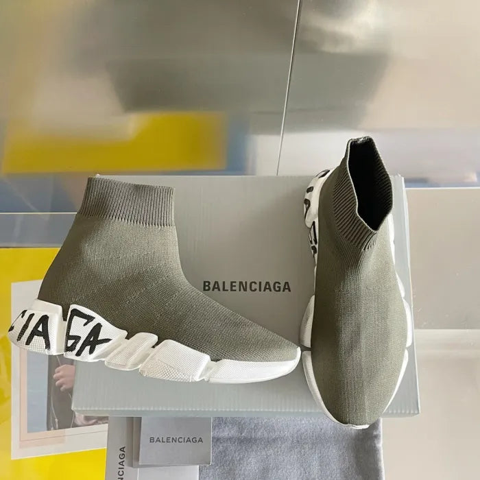 B - SNEAKERS