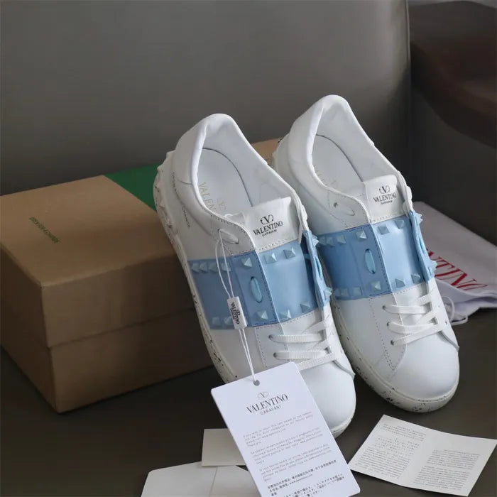 V - SNEAKERS