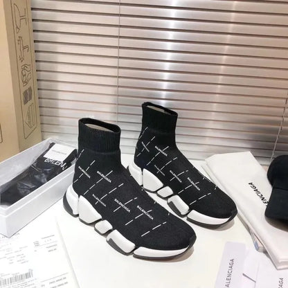 B - SNEAKERS