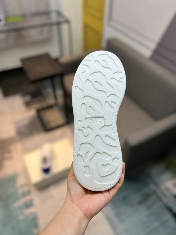 A - SNEAKERS