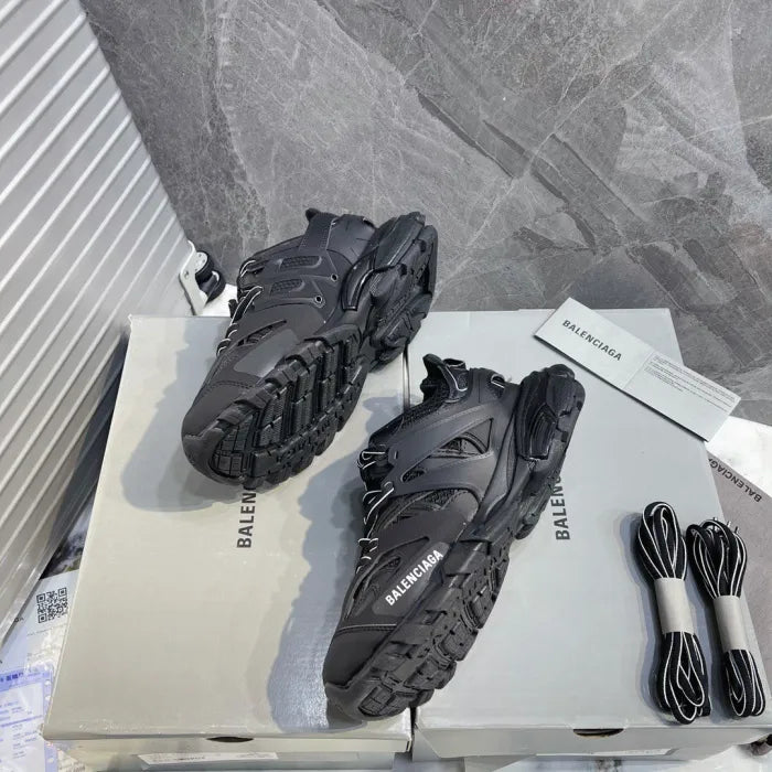 B - SNEAKERS