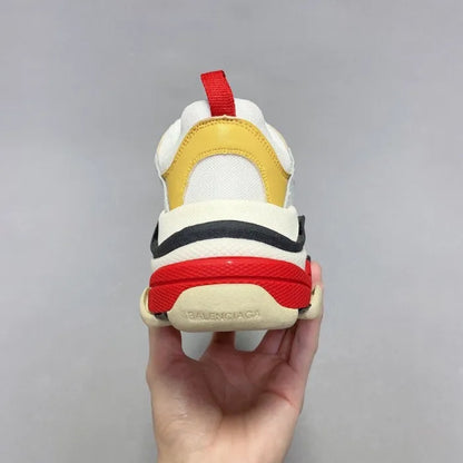 B - SNEAKERS