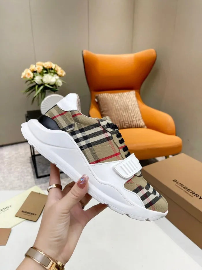 B - SNEAKERS