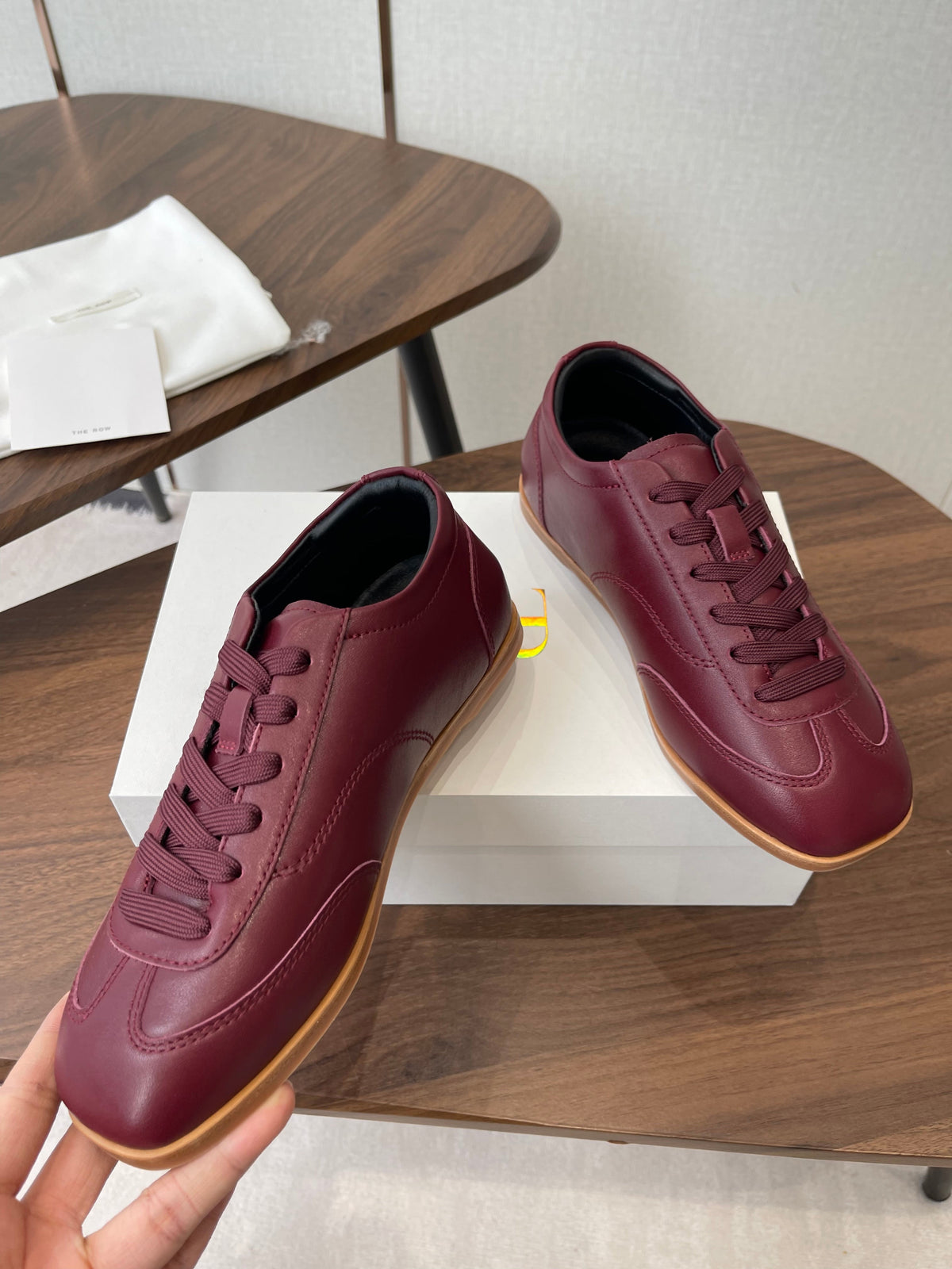 T-Sneakers