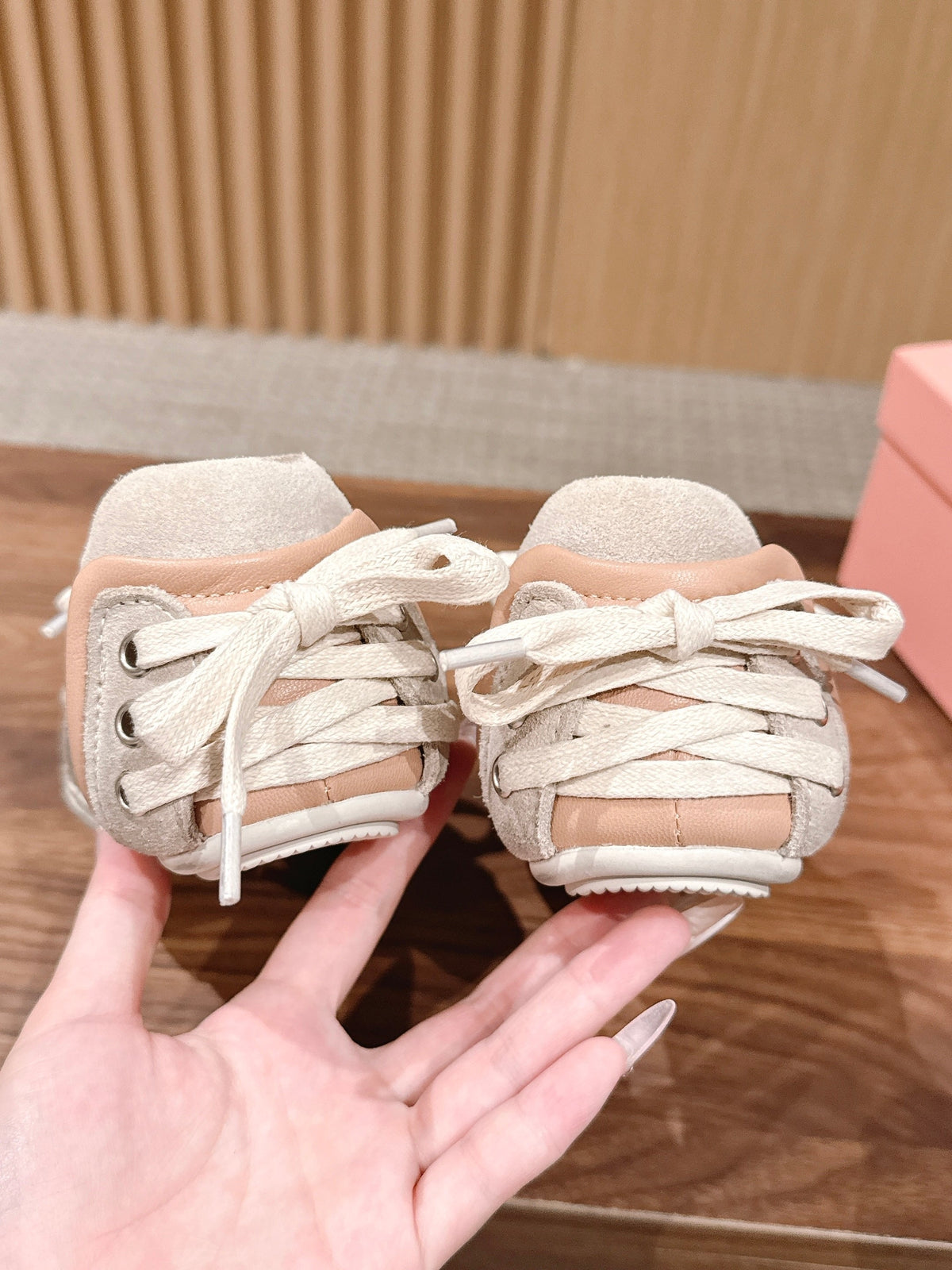 D-Sneakers