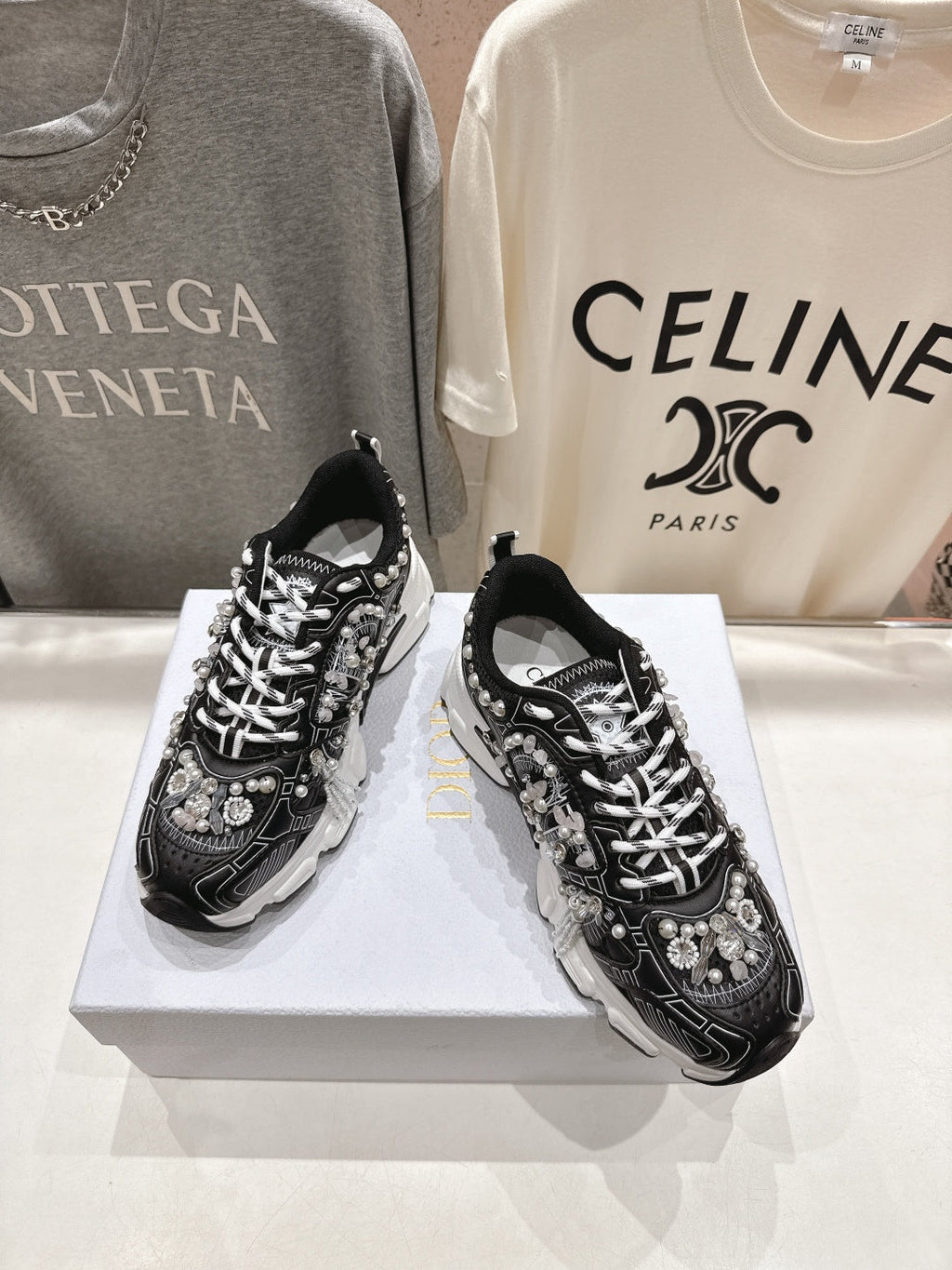 D-Sneakers