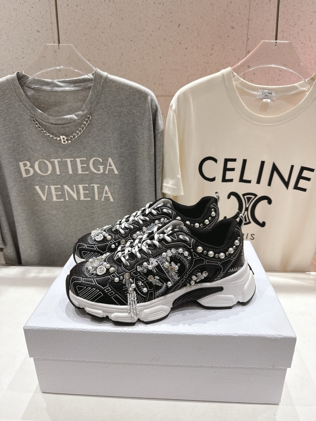 D-Sneakers