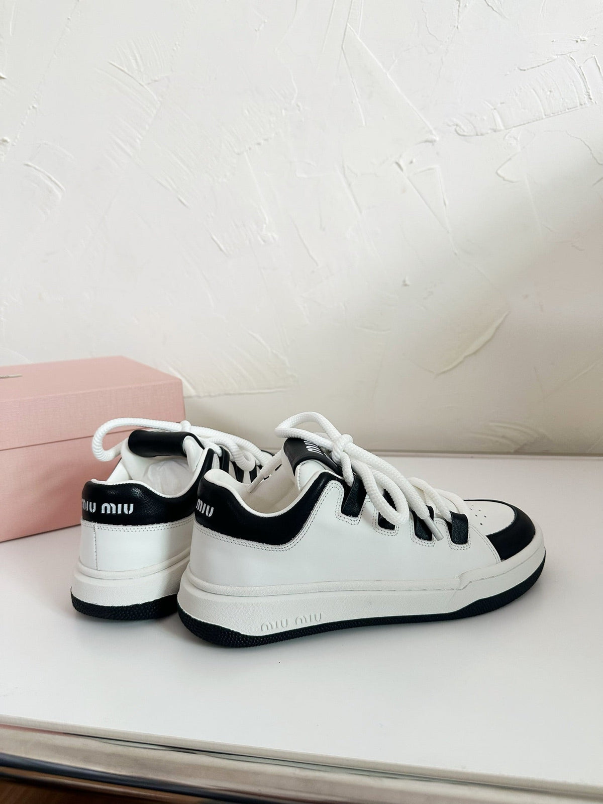 M-Sneakers